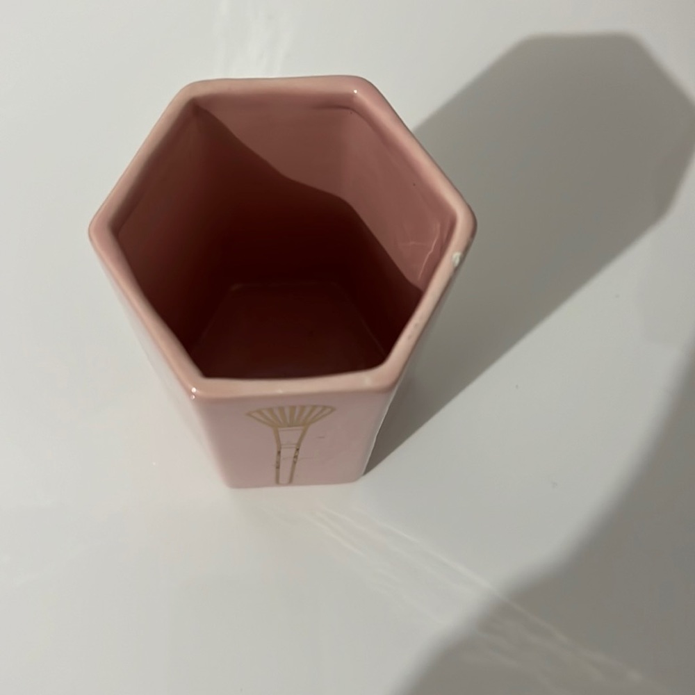 Make brush holder